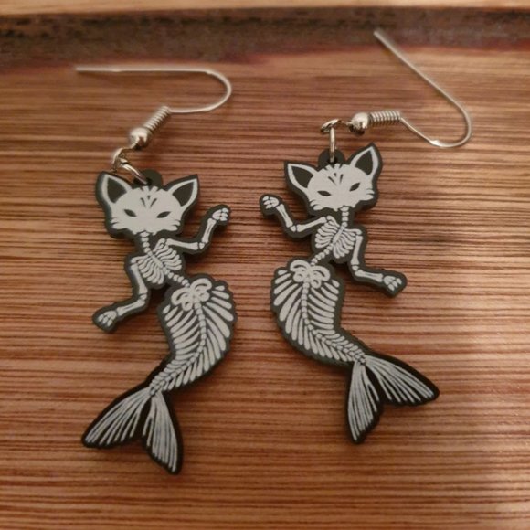 🧿 2 for $25 🧿 Spooky Lil' Skeletal Mermaid Kittens Dangle Earrings - Picture 4 of 10